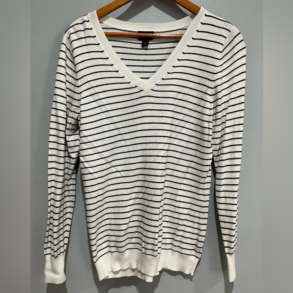 Worthington v-neck horizontal striped long sleeve white/navy